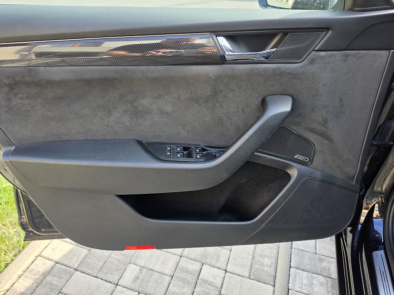 Škoda Superb (2018) SportLine 2.0 TDI 140kW 4x4 - fotka 14 z 32