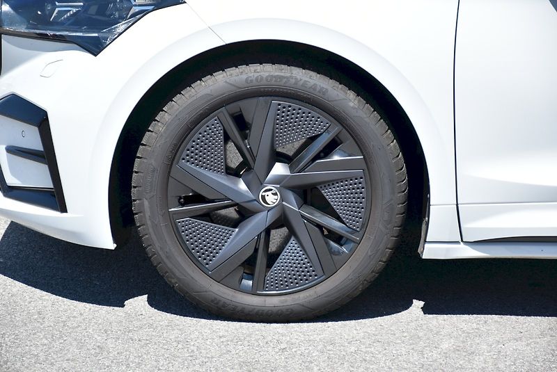 Škoda Enyaq (2023) 80 RS 220kW 4x4 - fotka 35 z 35