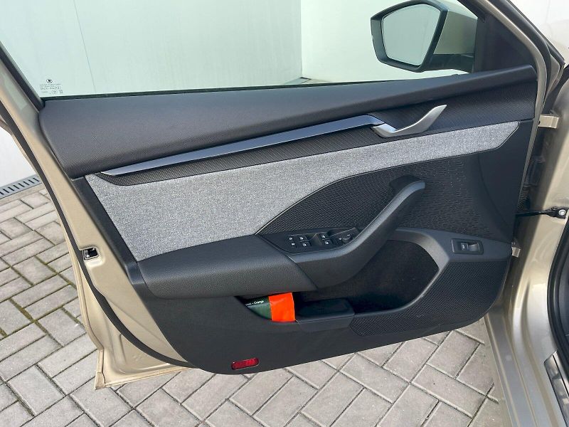 Škoda Octavia (2025) Combi 1,5 TSI / 110 kW Top Sel - fotka 15 z 30