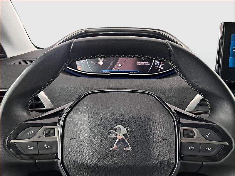 Peugeot 5008 (2021) PureTech 130 - fotka 17 z 18
