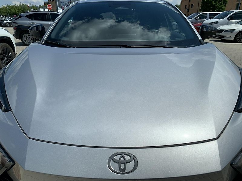 Toyota C-HR STYLE 1,8 HYBRID 90kW - fotka 28 z 32