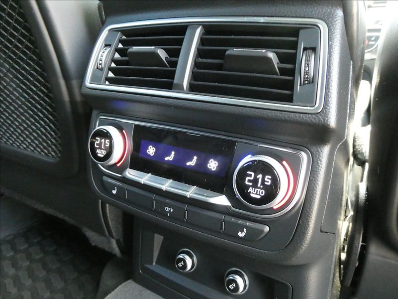 Audi Q7 3,0 TDiV6 200kW S-LINE,QUATTRO - fotka 27 z 48