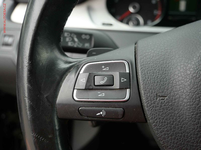 Volkswagen Passat (2013) 2.0 TSi, Highline, DSG, bixen - fotka 13 z 27