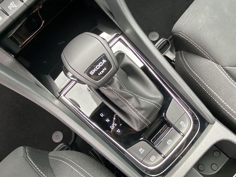Škoda Karoq (2025) 2,0 TDI 110kW 4x4 DSG Sportlin - fotka 24 z 33