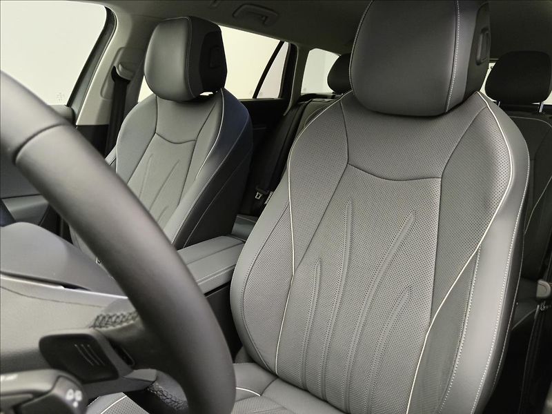 Volkswagen Passat 2,0 Elegance  TDI - fotka 10 z 19