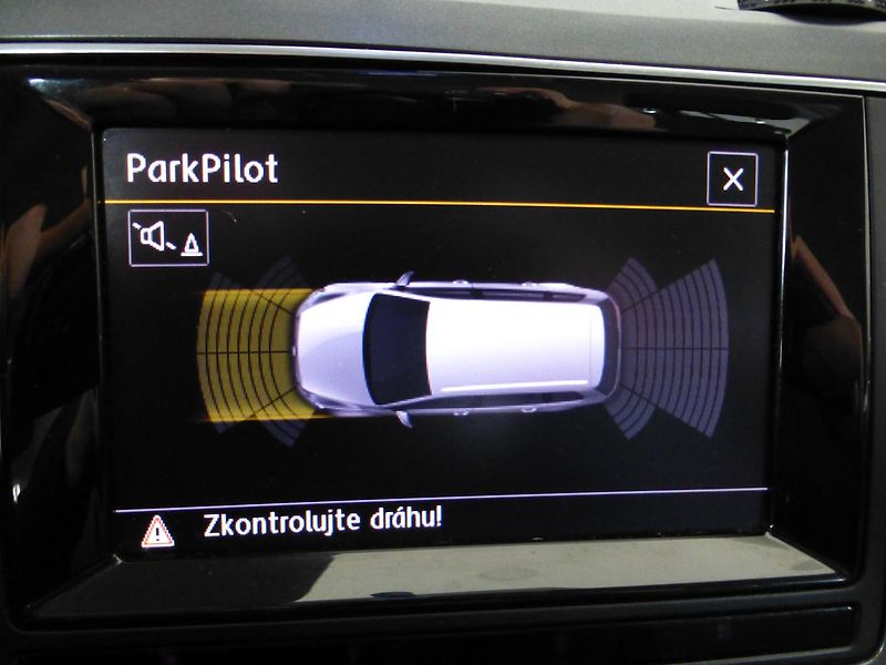 Volkswagen Golf (2014) 1,6TDI*NAVI*TAŽNÉ**ALU**PARK.S - fotka 14 z 26