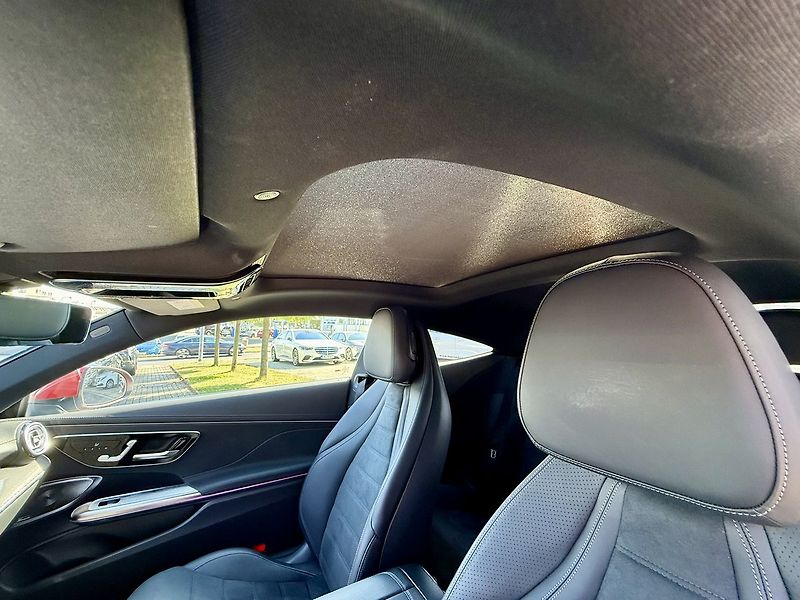 Mercedes-Benz CLE 300 4MATIC kupé Linie AMG - fotka 32 z 46