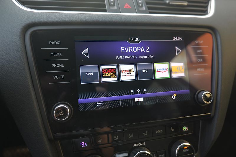 Škoda Octavia 1.4 TSI 110 kW DSG Tažné CarPl - fotka 25 z 34
