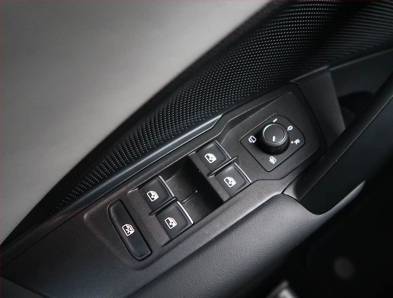 Volkswagen Tiguan (2024) 2.0 TDI - fotka 17 z 23