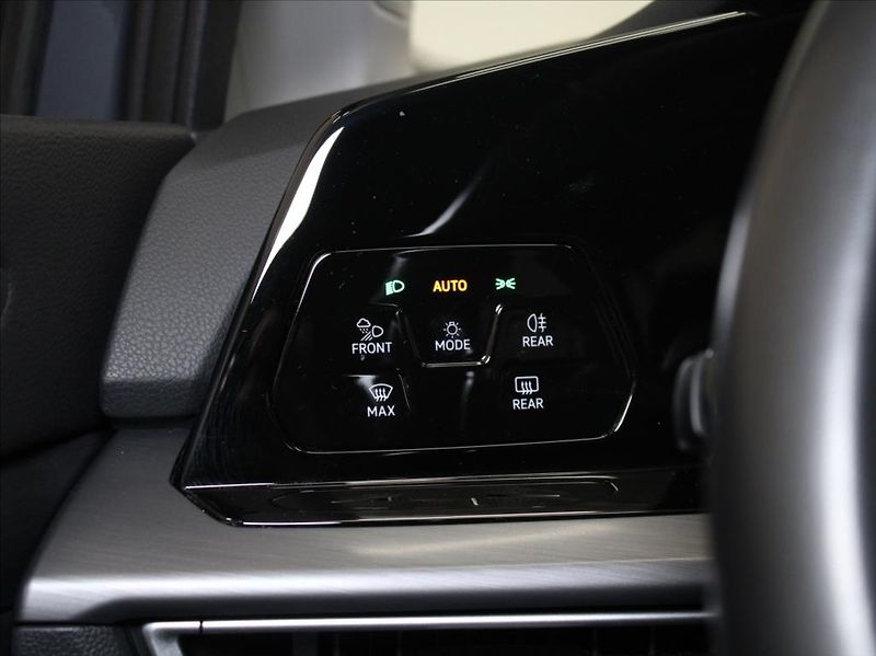 Volkswagen Golf 1,5 TSI 110kW Style Var. 63tkm - fotka 20 z 24