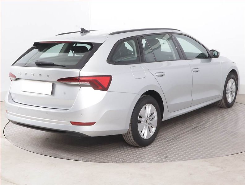 Škoda Octavia (2023) Ambition 2.0 TDI, ČR,1.maj - fotka 5 z 15