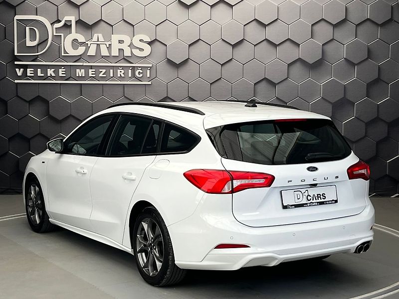 Ford Focus 2.0 EB ST-Line  manuál - fotka 2 z 50