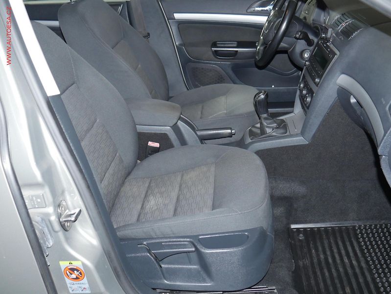 Škoda Octavia (2012) 1.6 TDI, ČR, AC, TZ, temp - fotka 12 z 17
