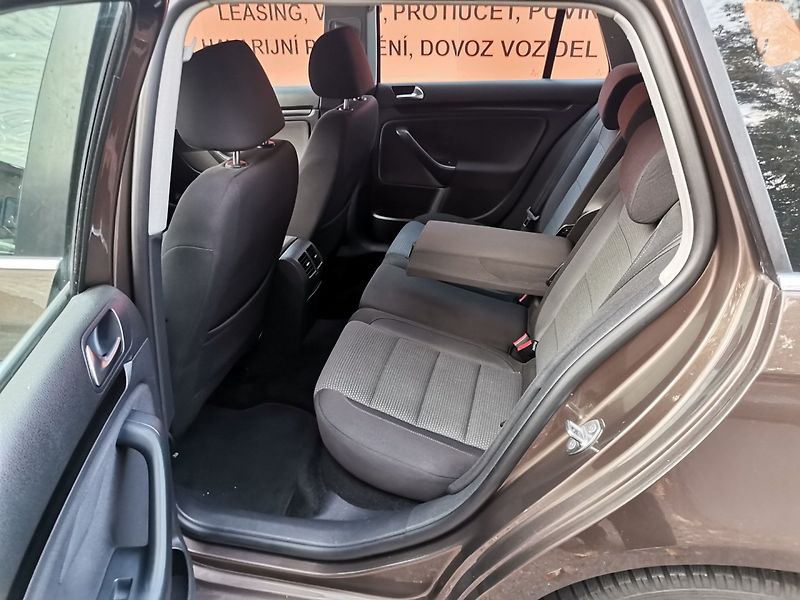 Volkswagen Golf (2011) 1.4TSi 90kw Temp AC PDC Tažné - fotka 17 z 27