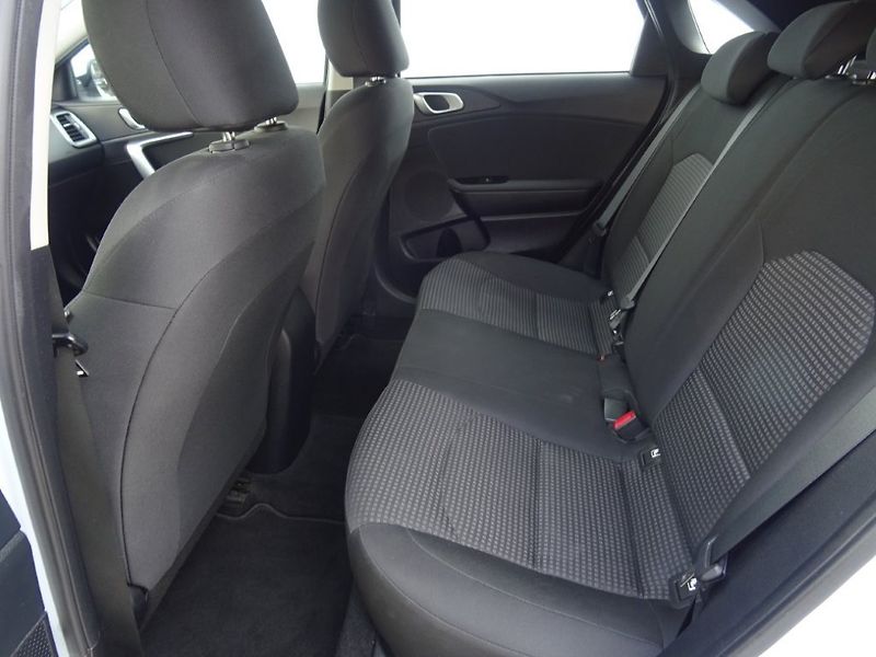 Kia Ceed (2019) 1.4i,73kW,NovéČR,S.kn,ALU - fotka 14 z 19