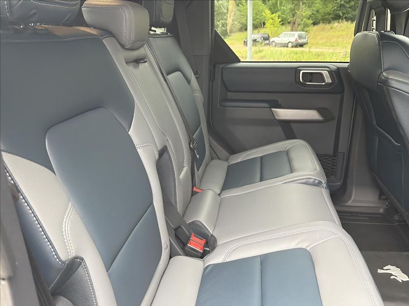 Ford Bronco 2,7 V6 AUT OUTER BANKS ČR - fotka 17 z 36