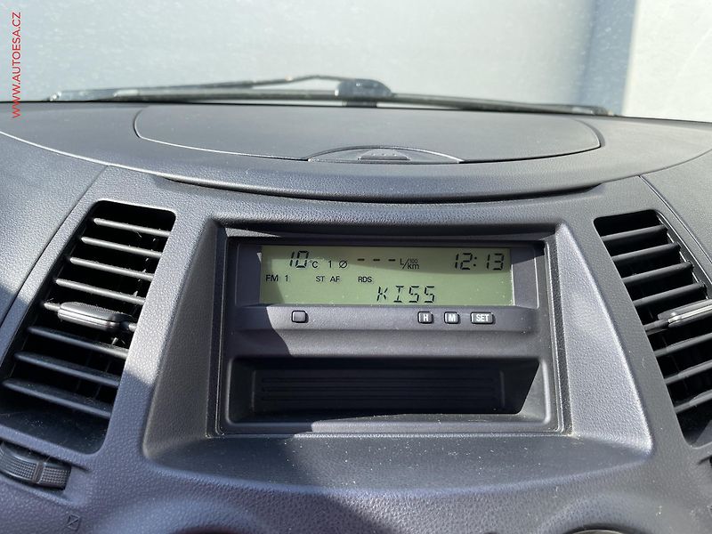 Mitsubishi Grandis (2005) 2.4i, AC, tempo, výhřev sed - fotka 12 z 19