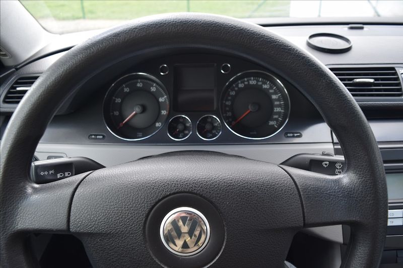 Volkswagen Passat 1,6 i 75KW PO SERVISE - fotka 24 z 41