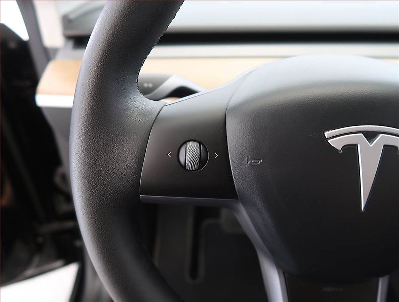 Tesla Model Y (2023) Long Range AWD 79kWh, SoH 95% - fotka 28 z 33
