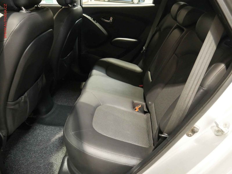 Hyundai ix35 (2011) 1.6GDi, ČR, AC, park.čidla - fotka 10 z 17