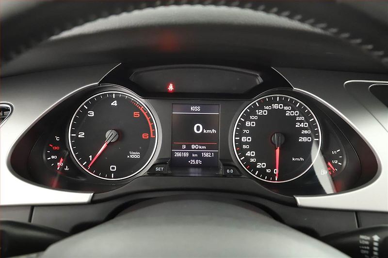 Audi A4 (2011) 2.0 TDI, Navi, Tempomat - fotka 9 z 16