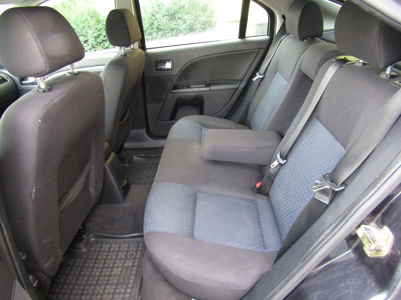 Ford Mondeo (2002) 2.0 TDCi 96kW PERFEKTNÍ STAV - fotka 20 z 36