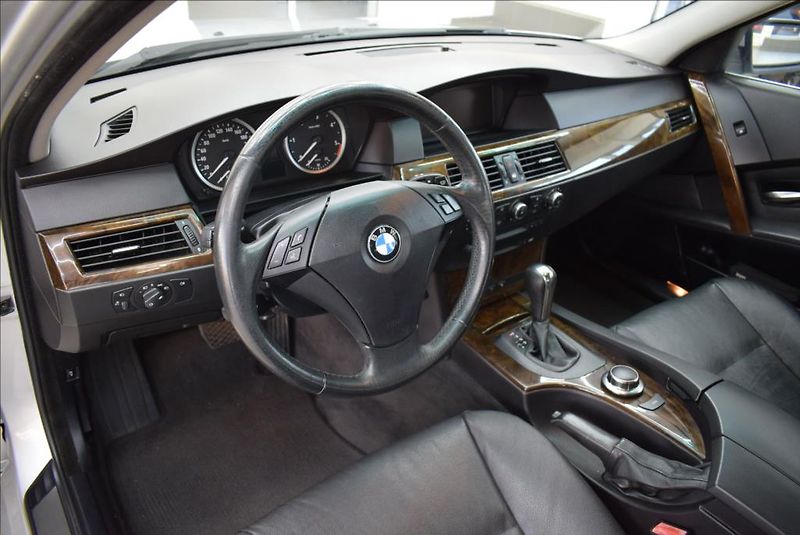 BMW Řada 5 3,0 530XD, xen,navi,servis, - fotka 9 z 28
