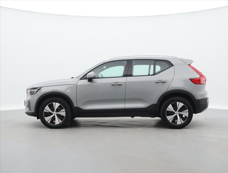 Volvo XC40 2.0 B3 120kW Core DCT CZ DPH - fotka 4 z 35