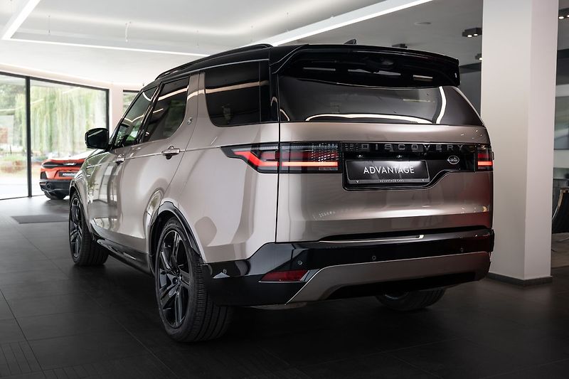 Land Rover Discovery D300 SE Approved/7 míst/ - fotka 4 z 27