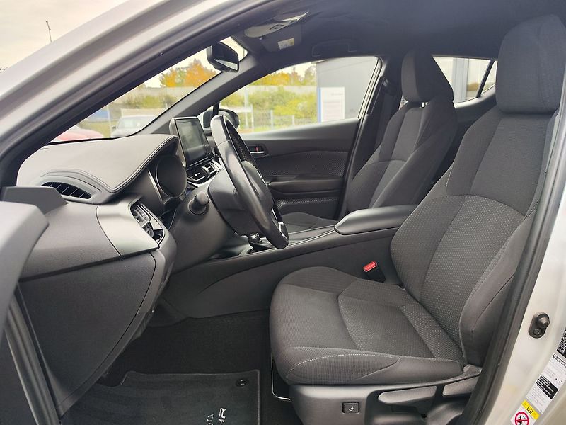 Toyota C-HR 1.8 HEV/90kW Comfort e-CVT - fotka 13 z 32