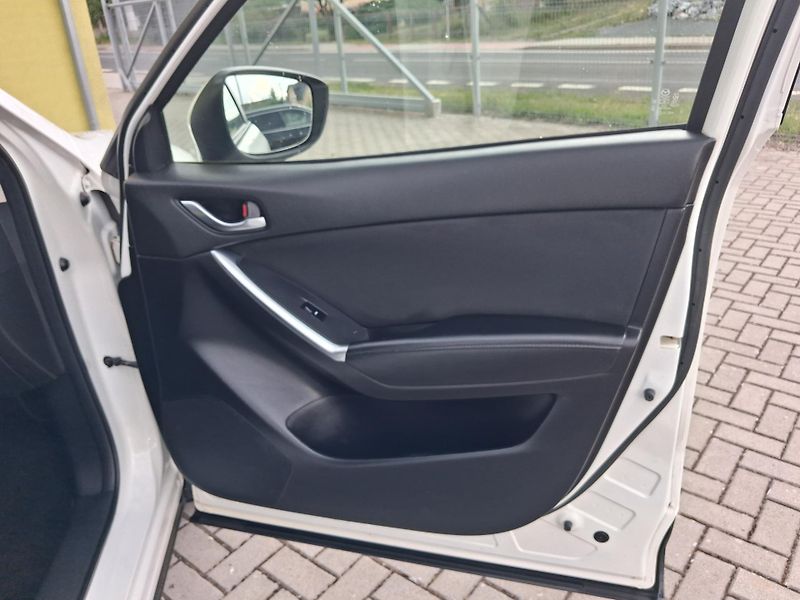 Mazda CX-5 (2016) 2,2 SKYACTIV 4x4 NAVI SERVISKA - fotka 17 z 37