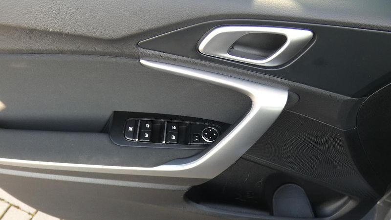 Kia Ceed 1.5 T-GDI 118kW SPIN - fotka 9 z 22