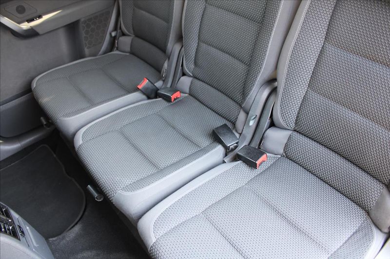 Volkswagen Touran 1,2 TSI  7 MÍST,VÝHŘEVY - fotka 22 z 29