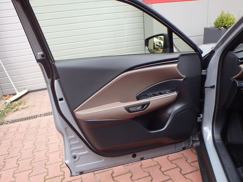 Lexus LBX (2024) 4x4 Elegant Tech  - fotka 9 z 28
