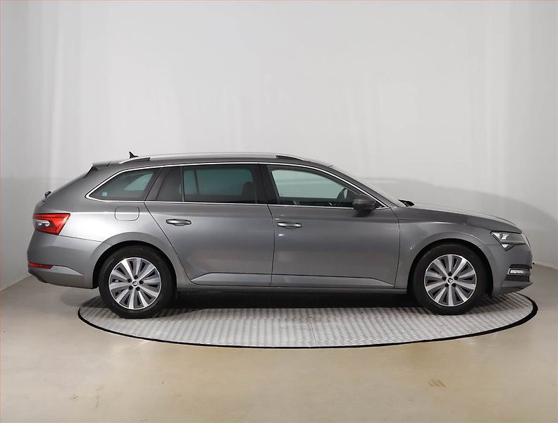Škoda Superb (2022) 2.0 TDI - fotka 6 z 29