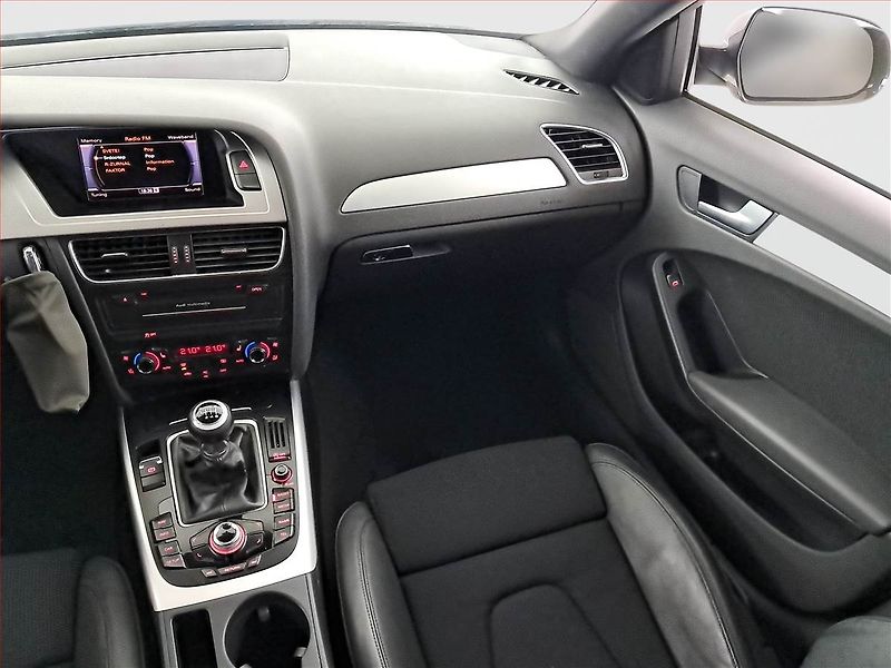 Audi A4 (2011) S-Line 2.0 TDI, Xenony - fotka 8 z 17