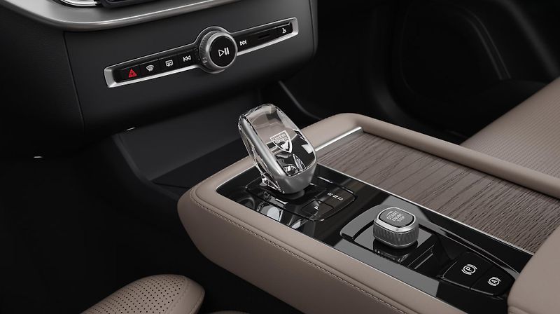 Volvo XC90 (2026)  B5 AWD PLUS DARK - fotka 13 z 13
