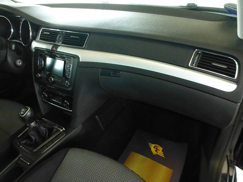 Škoda Superb (2013) 2,0TDI*VYHŘ.S*PARK.S**NAVIGACE - fotka 23 z 28
