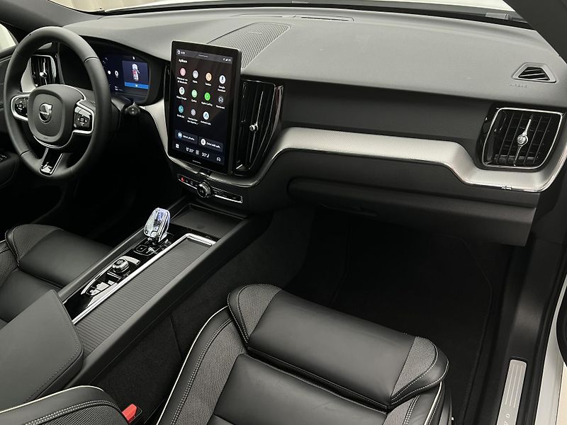 Volvo XC60 B5 AWD BLACK EDITION PLUS AUT  - fotka 24 z 46
