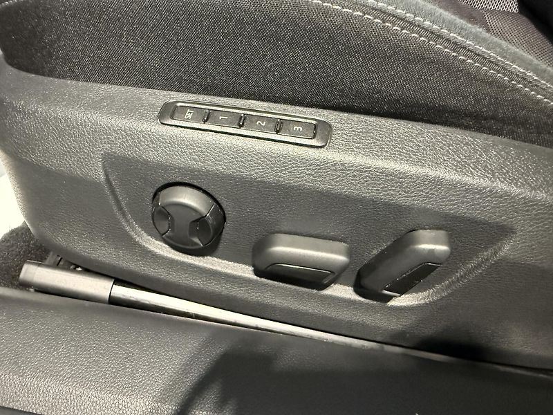 Škoda Superb 2.0 TDI 147kW Style Combi DSG - fotka 10 z 14