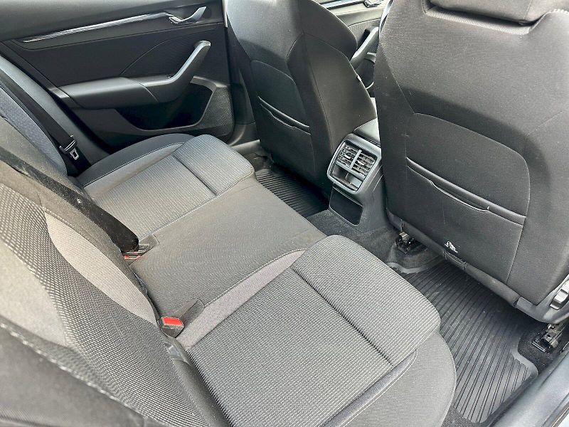 Škoda Octavia (2023) 2.0 TDI 85kW Ambition Combi - fotka 20 z 22