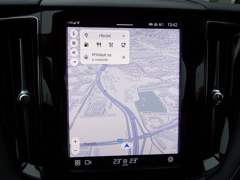 Volvo XC60 B4 145kW AWD LED Rezervováno - fotka 10 z 33