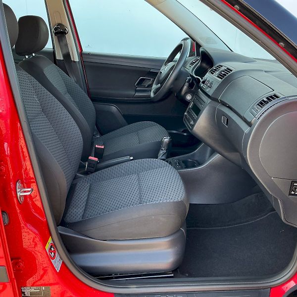 Škoda Fabia (2013) Combi 1.2 TSI Ambition - fotka 25 z 26