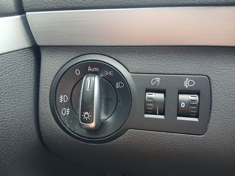 Volkswagen Touran 2.0 TDi - fotka 19 z 42
