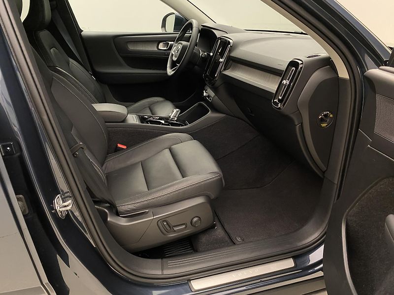 Volvo XC40 B4 AWD INSCRIPTION AUT CZ - fotka 23 z 42