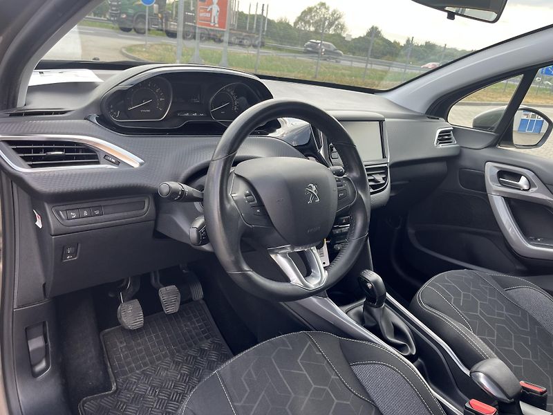 Peugeot 2008 (2016) 1.2 PURETECH - fotka 10 z 16