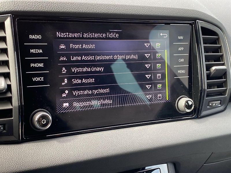 Škoda Karoq (2024) 2.0 TDI 4x4 DSG SportLine - fotka 22 z 36
