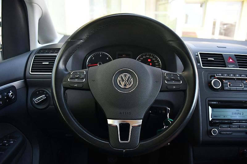 Volkswagen Touran 1.6TDi 77kW TAŽNÉ  - fotka 28 z 45