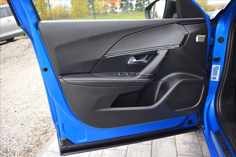 Peugeot 2008 0,0 100KW GT NAVI 360° KAMERA - fotka 23 z 47