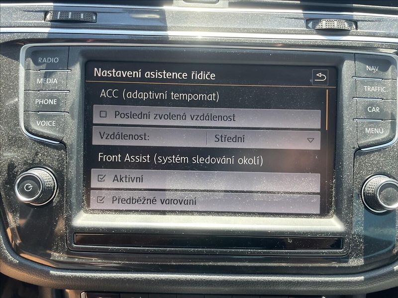 Volkswagen Tiguan 2,0 TDi 110kw 4-Motion LED GPS - fotka 20 z 37